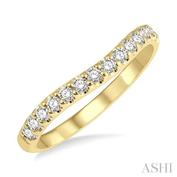 women’s sapphire ring-1/3 Ctw Arched Center Round Cut Diamond Wedding Band in 14K Yellow Gold