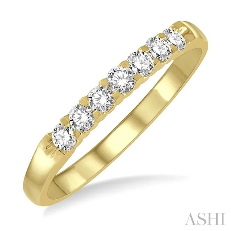 women’s eternity ring-1/4 ctw 7 Stone Round Cut Diamond Wedding Band in 14K Yellow Gold