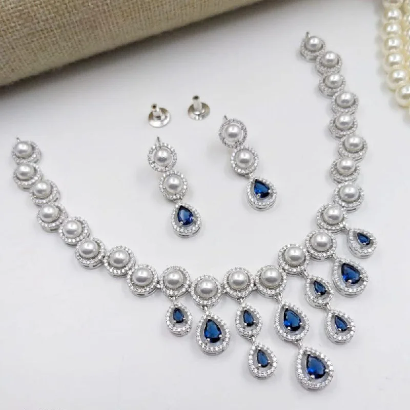 women’s crystal pendant necklace-Aamrapali Silver Plated Crystal Stone And Pearls Necklace Set