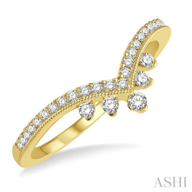 women’s elegant sapphire ring-1/4 Ctw Chevron Shank Round Cut Diamond Band in 14K Yellow Gold