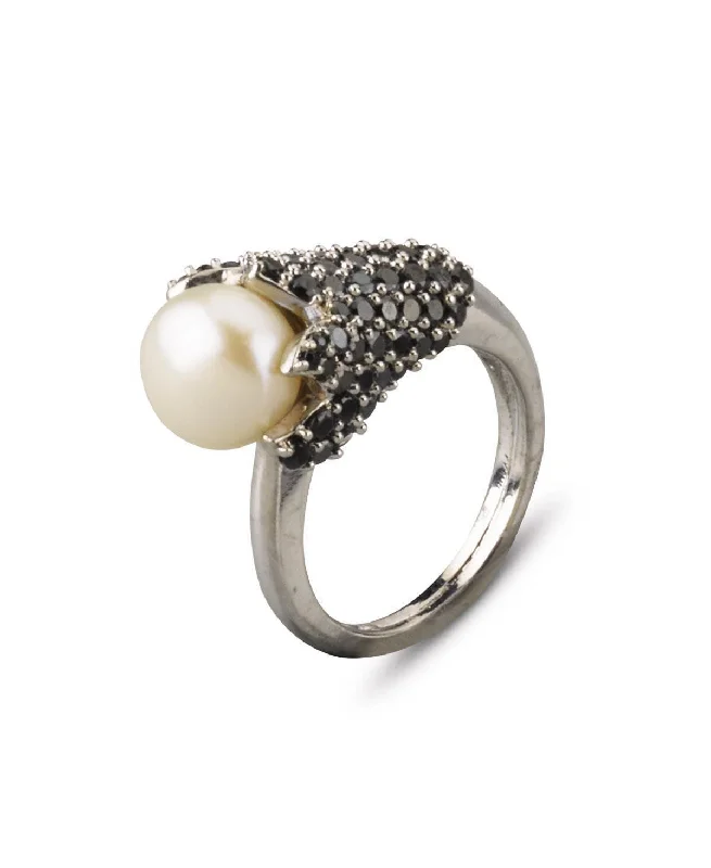 women’s gold ring-Gorgeous Pearl Ring