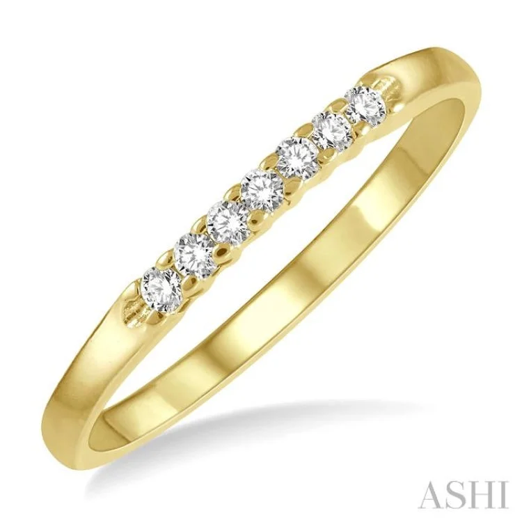 women’s halo engagement ring-1/10 ctw 7 Stone Round Cut Diamond Wedding Band in 14K Yellow Gold