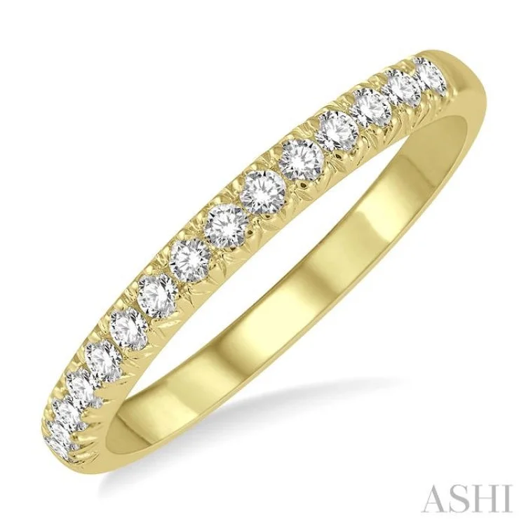 women’s three-stone engagement ring-1/4 ctw 15Stones Round Cut Diamond Wedding Band in 14K Yellow Gold