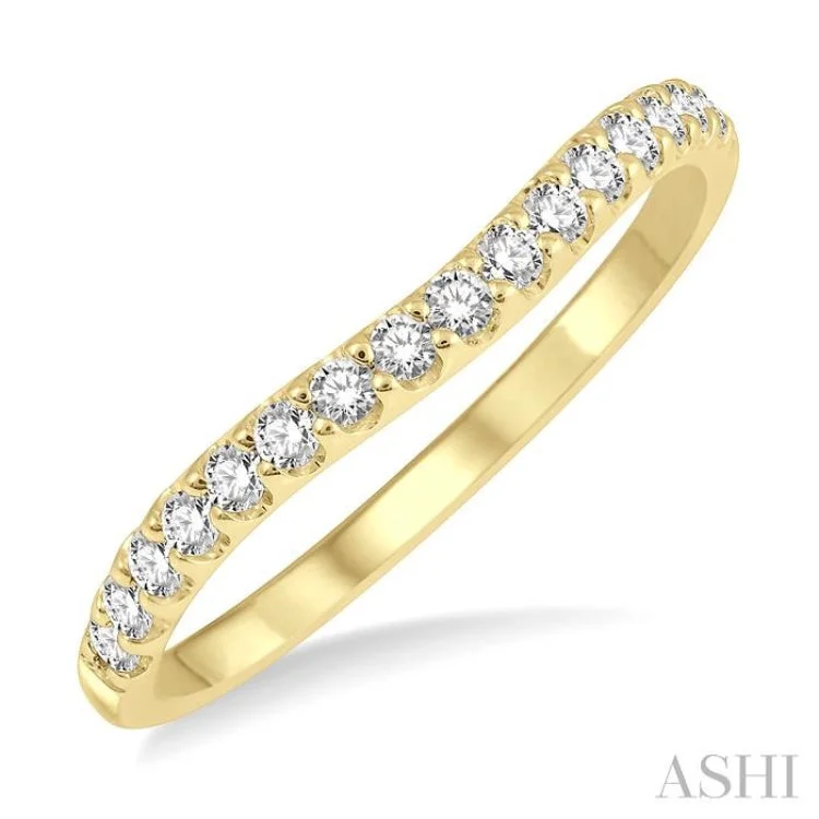 women’s diamond halo ring-1/4 Ctw Arched Center Round Cut Diamond Wedding Band in 14K Yellow Gold